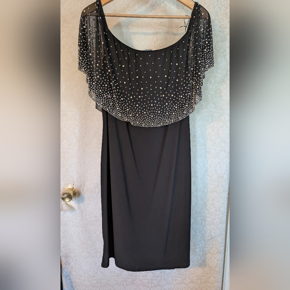 Roz & Ali Little Black Dress With Sheer Beaded Cape Neck Sleeve Detail Sz.Large - Picture 12 of 16